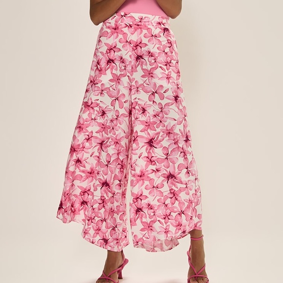 Francesca's Collections Pants - NWT Francesca’s Leah Pink Floral Fluid Wide Leg Pants Size Small